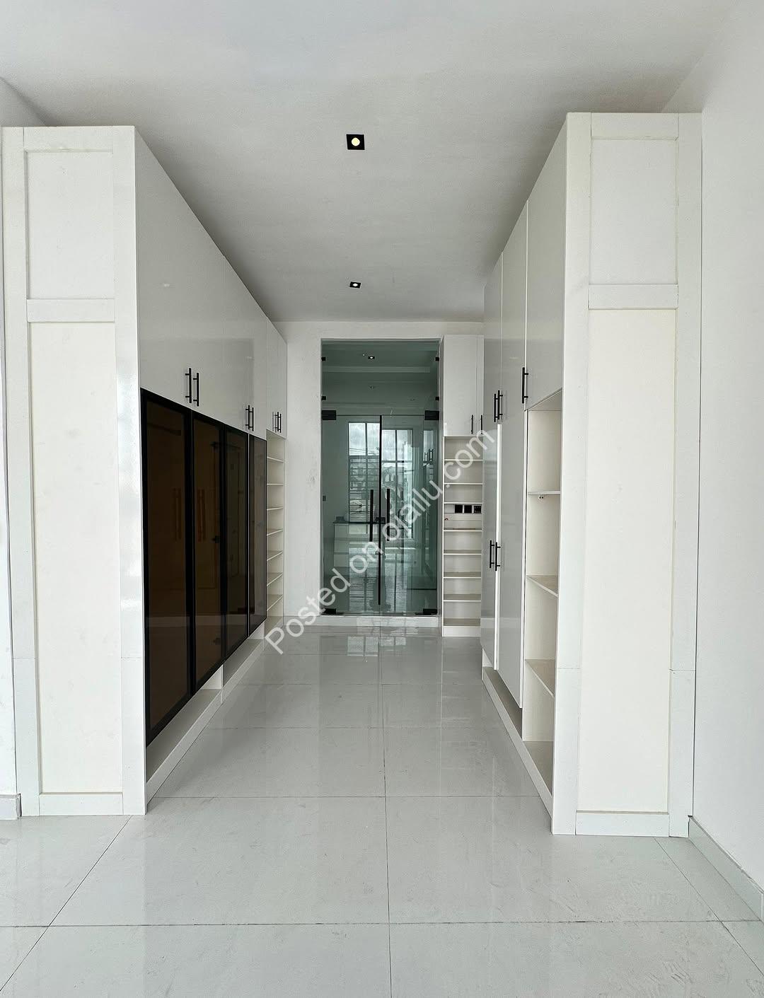 Modern 4-Bed Duplex: Secure, Automated Lekki Living