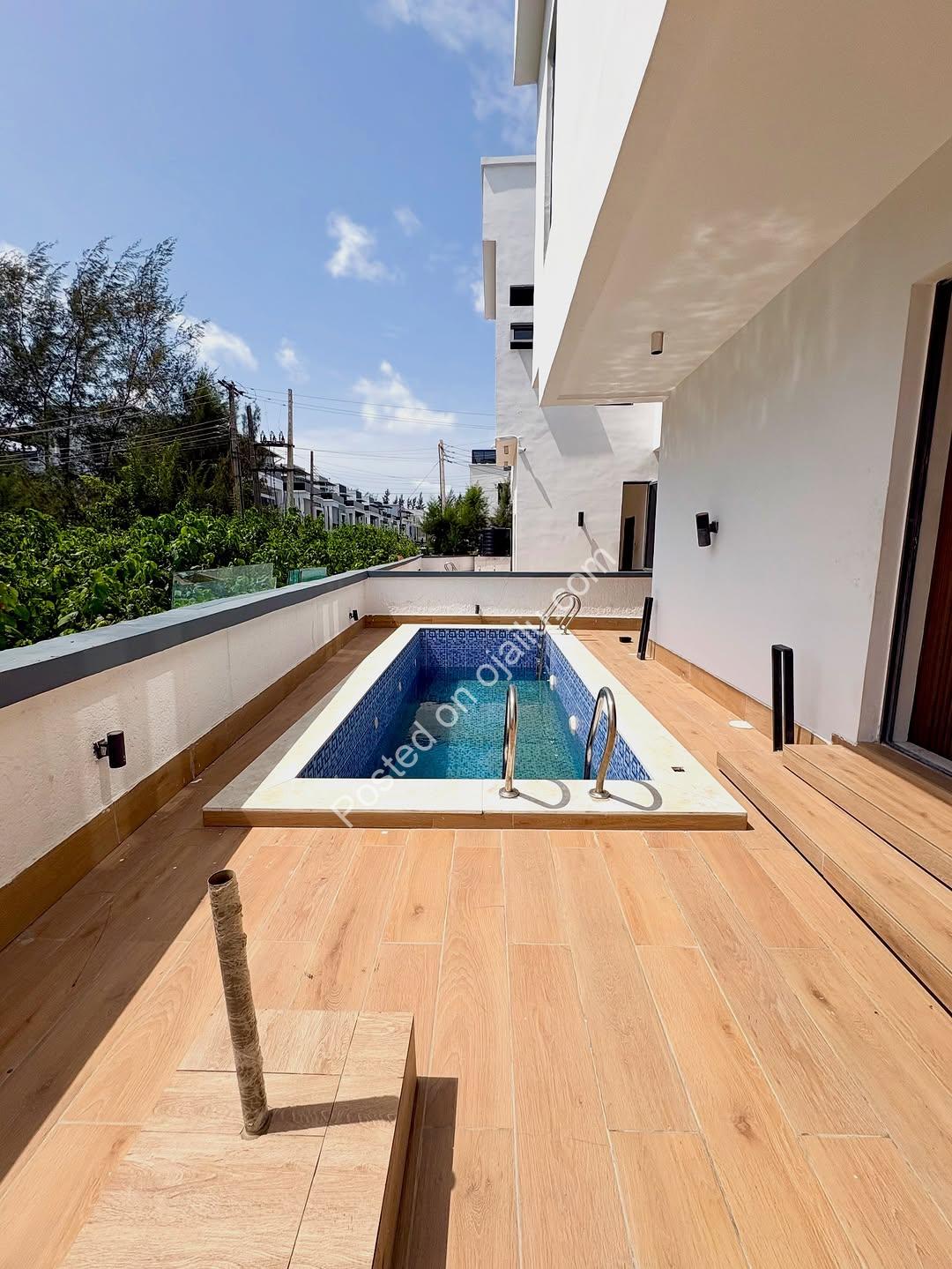 Lekki’s Ultimate 6-Bedroom Estate Masterpiece