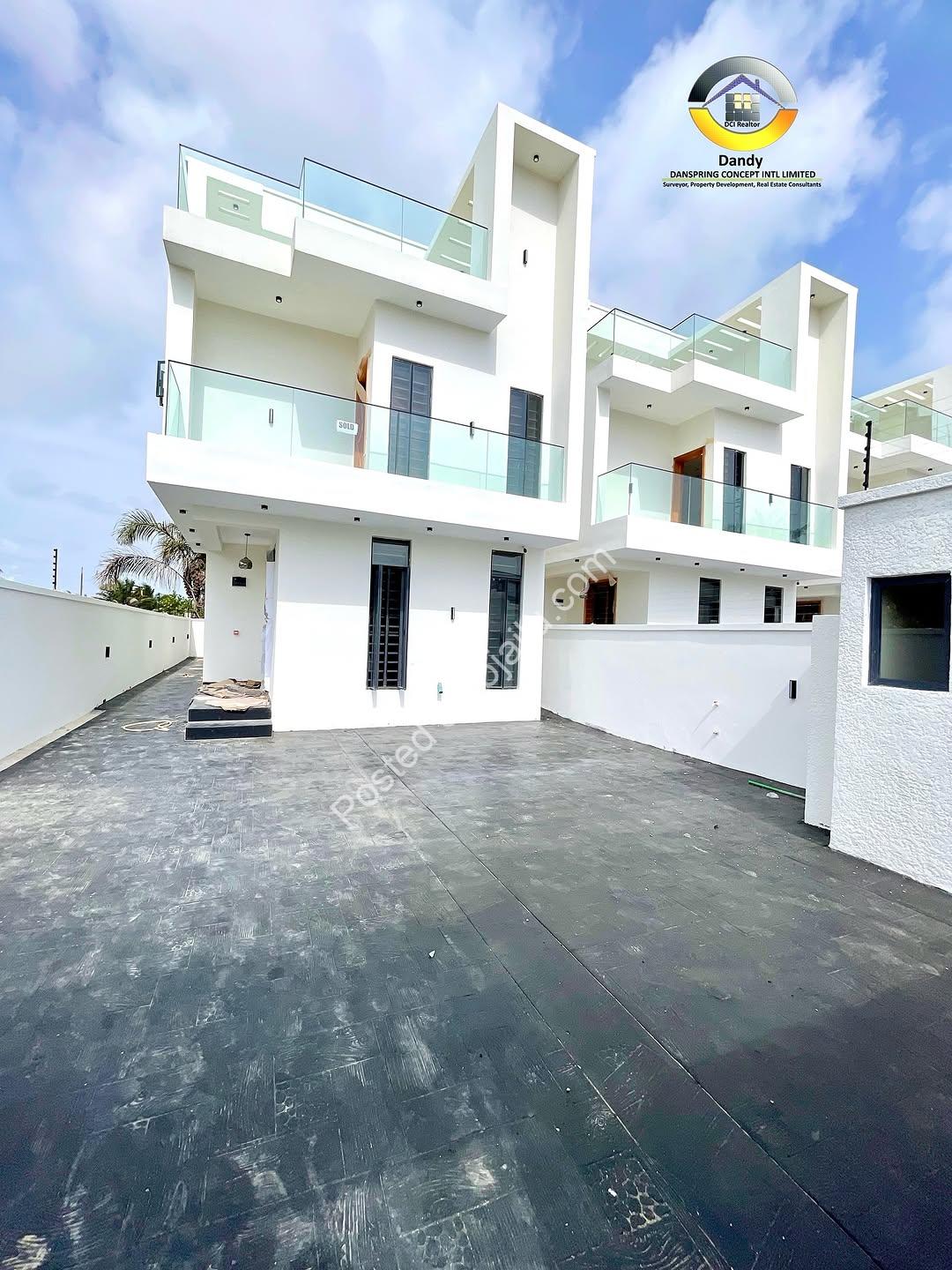Lekki’s Ultimate 4-Bedroom Haven with Rooftop Oasis