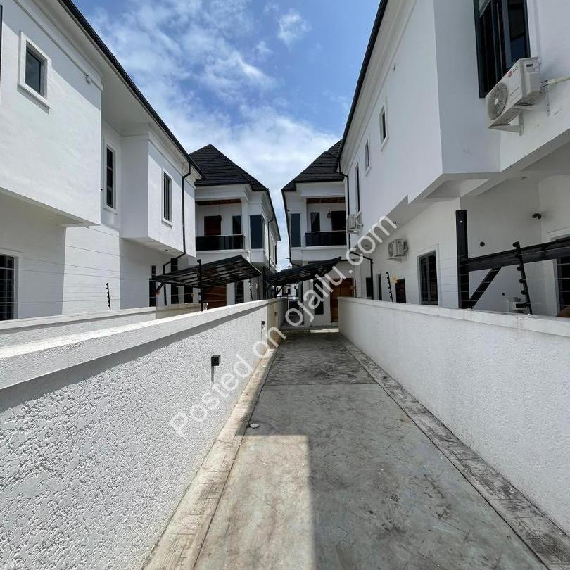 Exquisite 4-Bedroom Duplex in Prime Lekki