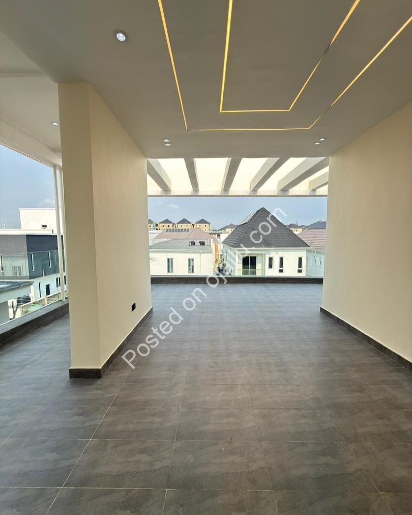 5-Bedroom Lekki Oasis: Pool, Cinema & Rooftop Paradise