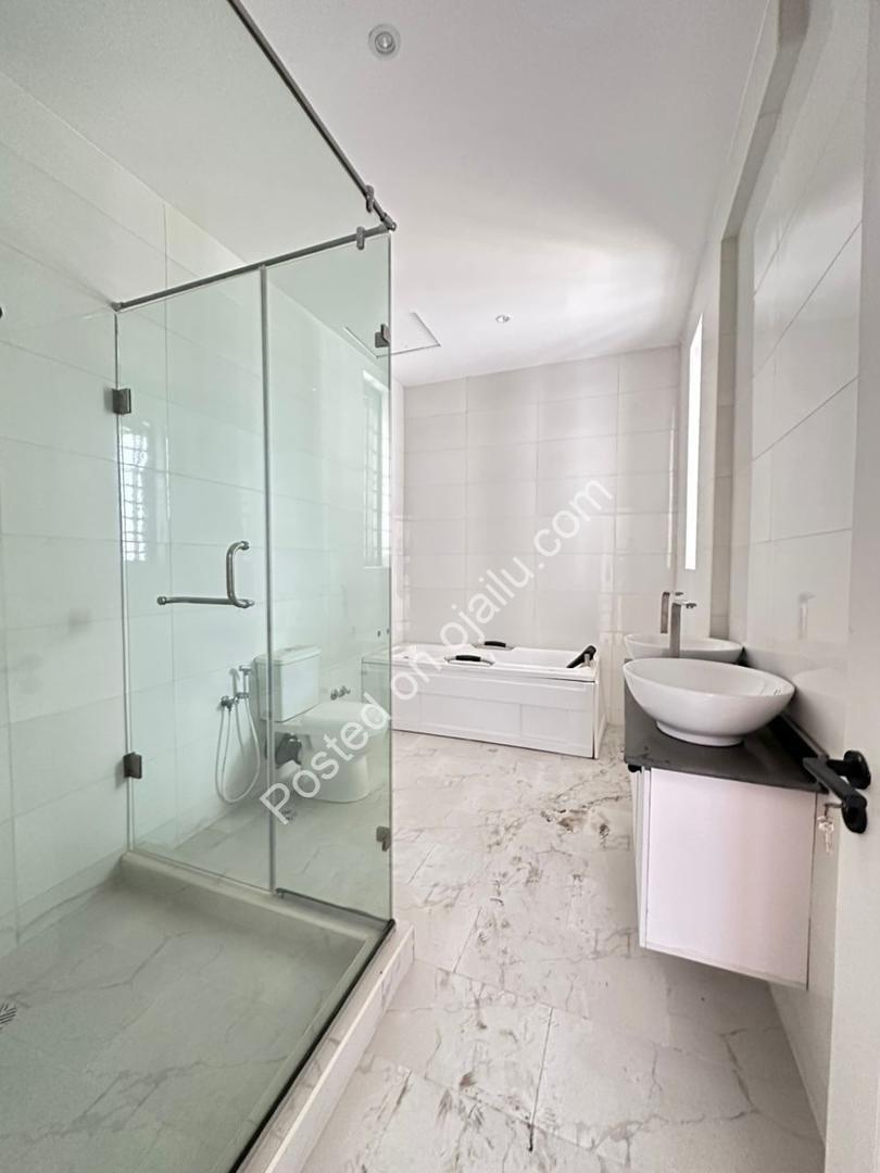 Coastal Road Gem: 3 Luxe 4-Bed Semis in Lekki