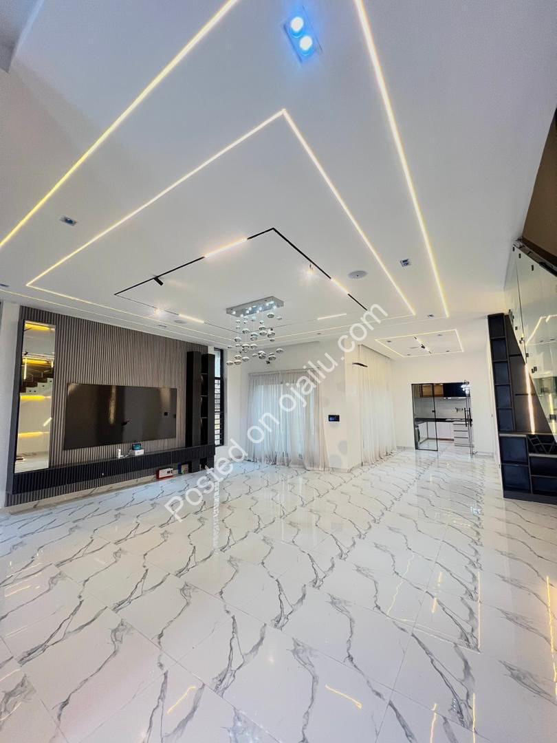 Elegant 5-Bed Dulex with Private Pool & Cinema