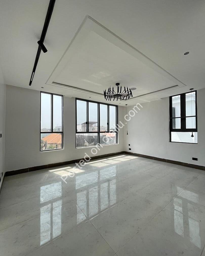 Lekki Phase 1: Your 5-Bedroom Serene Family Sanctuary