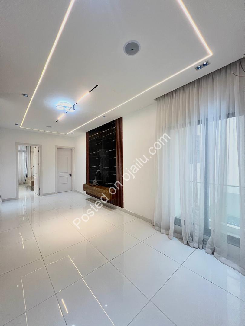 Lekki Sanctuary: 5-Bed Estate with Pool & Cinema