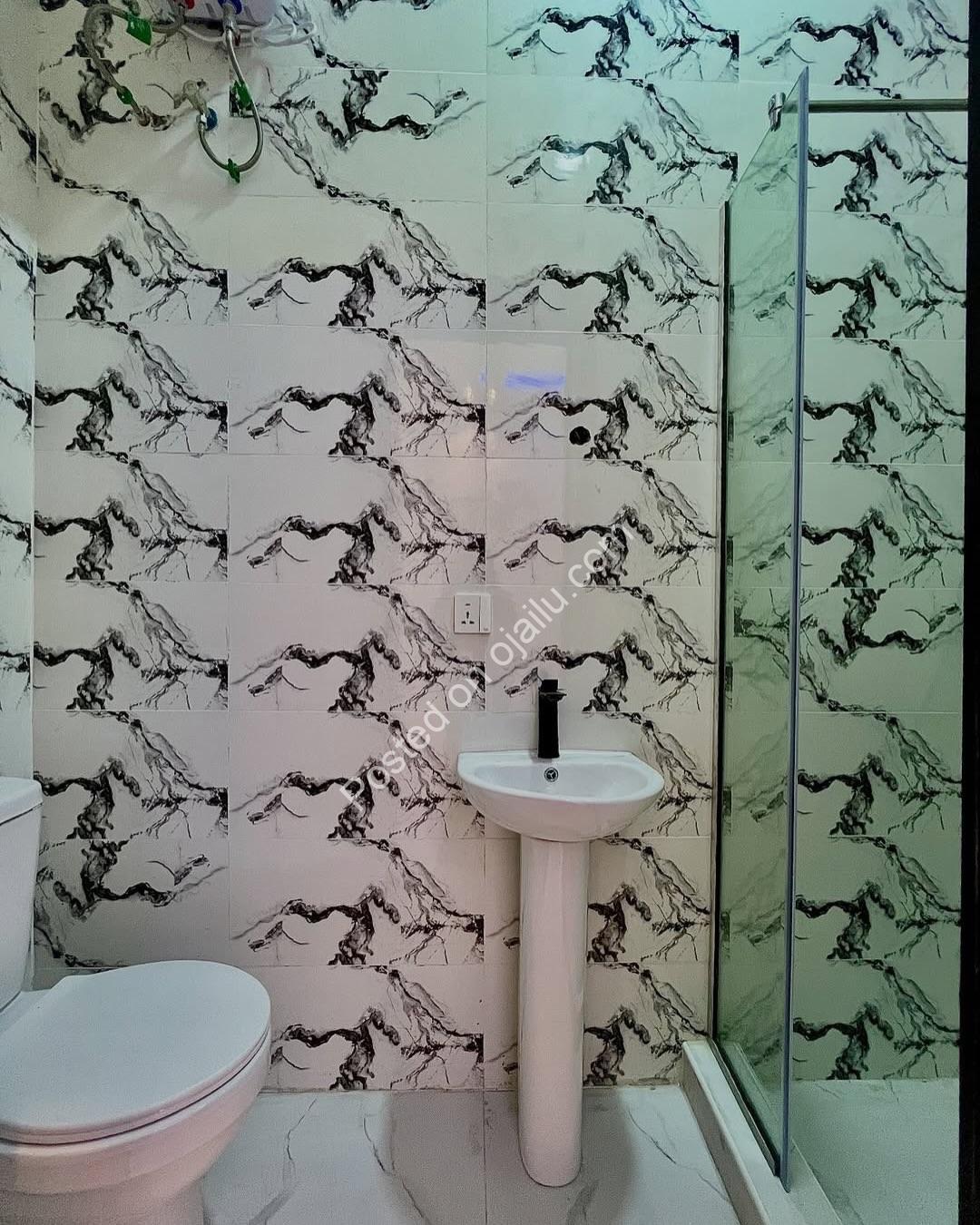 Sophisticated 4-Bed Semi-Detached in Chevron