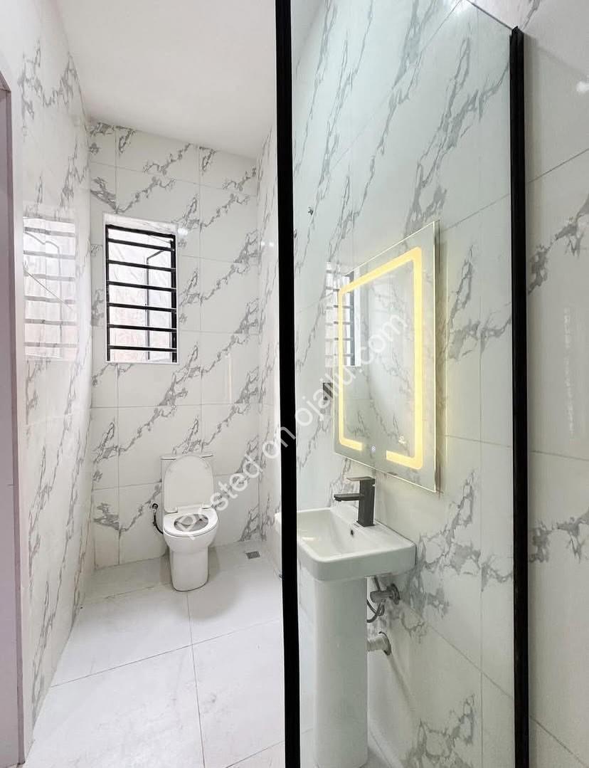 Lekki’s Ultimate 5-Bedroom Duplex with Pool