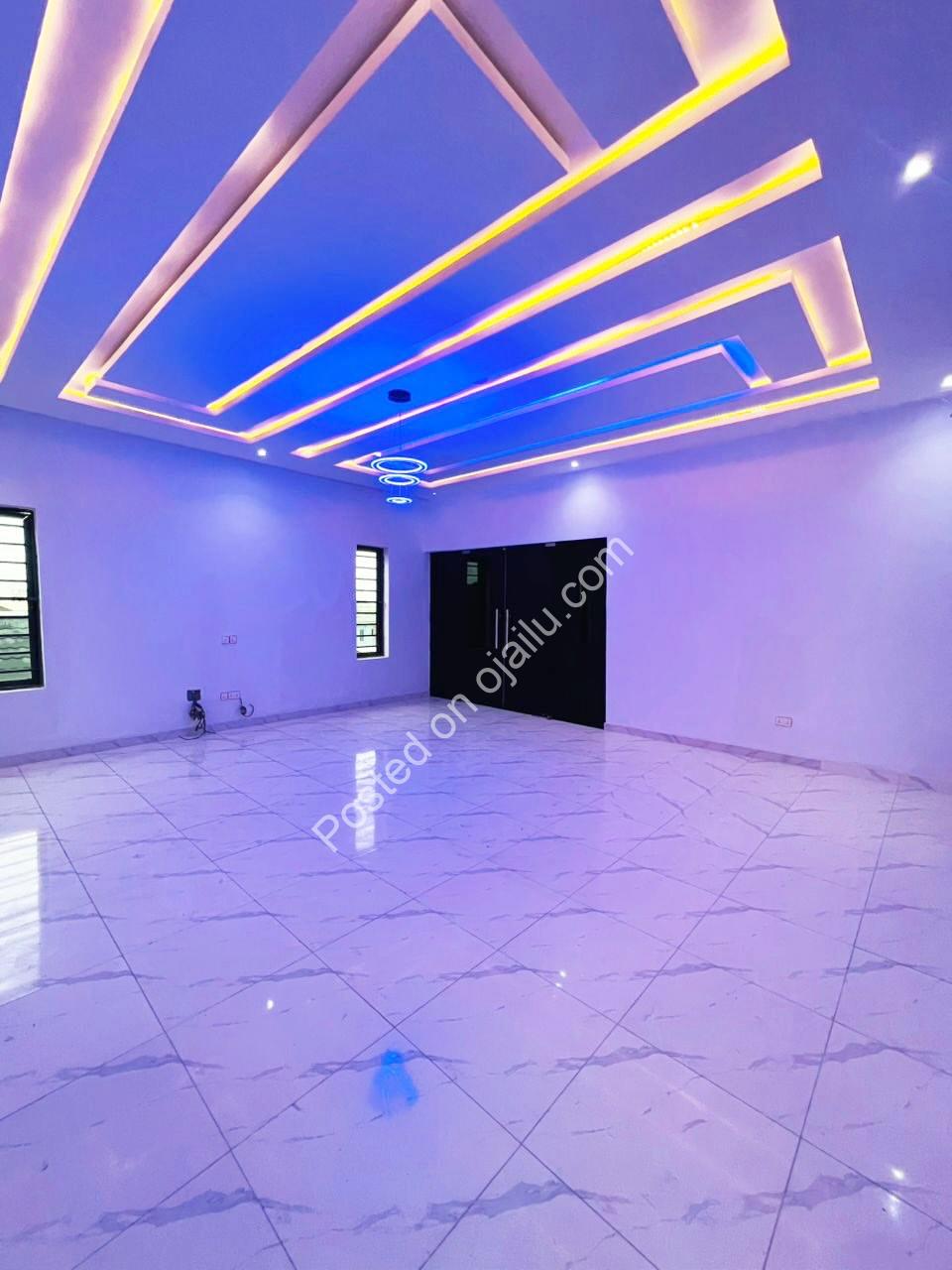 Exquisite 6-Bedroom Duplex with Pool & Elevator in Ikota