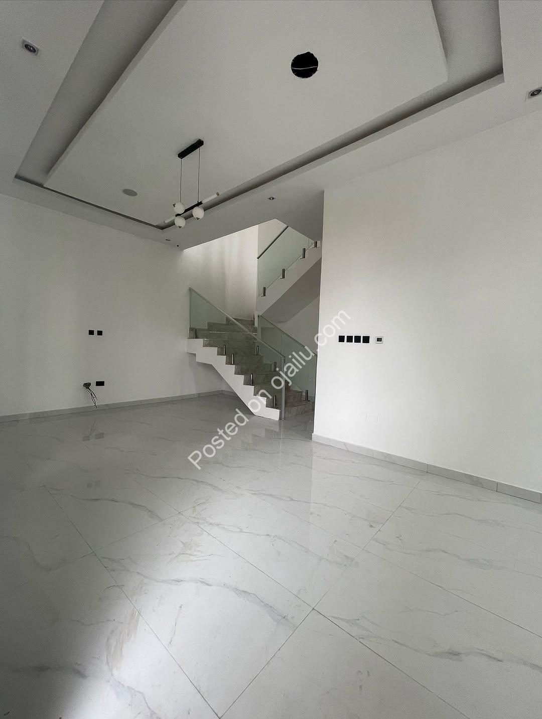 Chevron’s Crown Jewel: 4-Bed Ensuite Haven