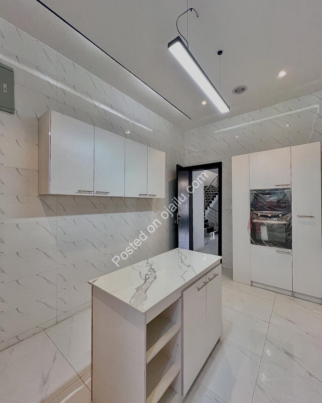 Sophisticated 4-Bed Semi-Detached in Chevron