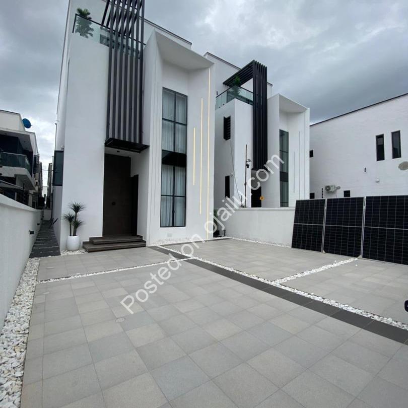 Orchid’s Finest: 5-Bed Poolside Estate