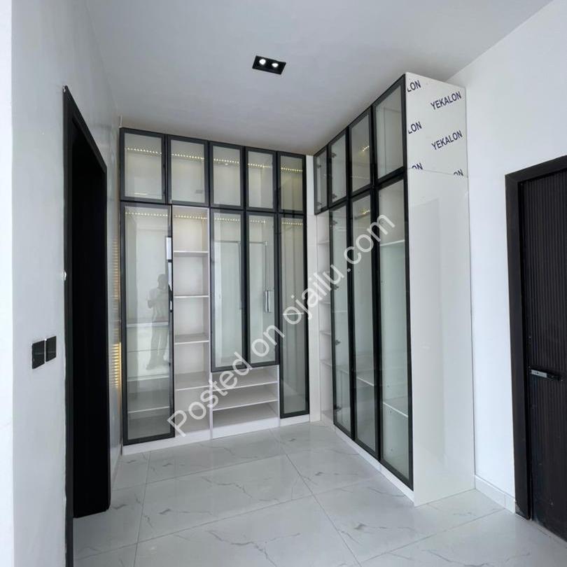 Exquisite 5-Bedroom Duplex in Prime Chevron Lekki