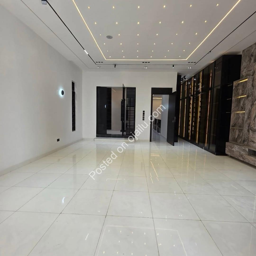 Luxury 5-Bed Duplex with Pool in Lekki