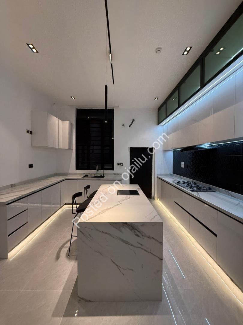 Lekki’s Ultimate 5-Bedroom Estate Haven