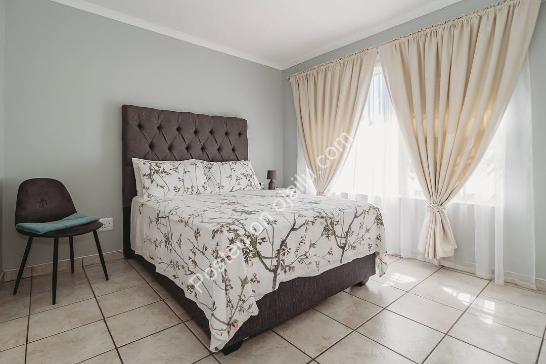Family Haven: Spacious 2-Bed with Garden & Fireplace