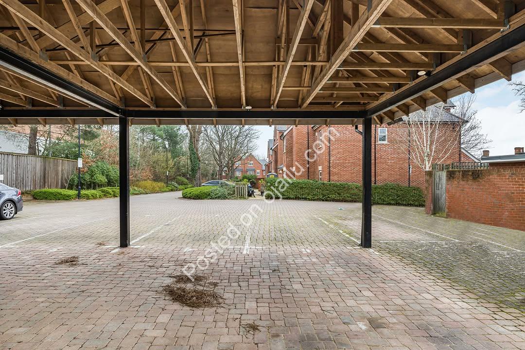 Spacious Family Haven in Millbrook Park