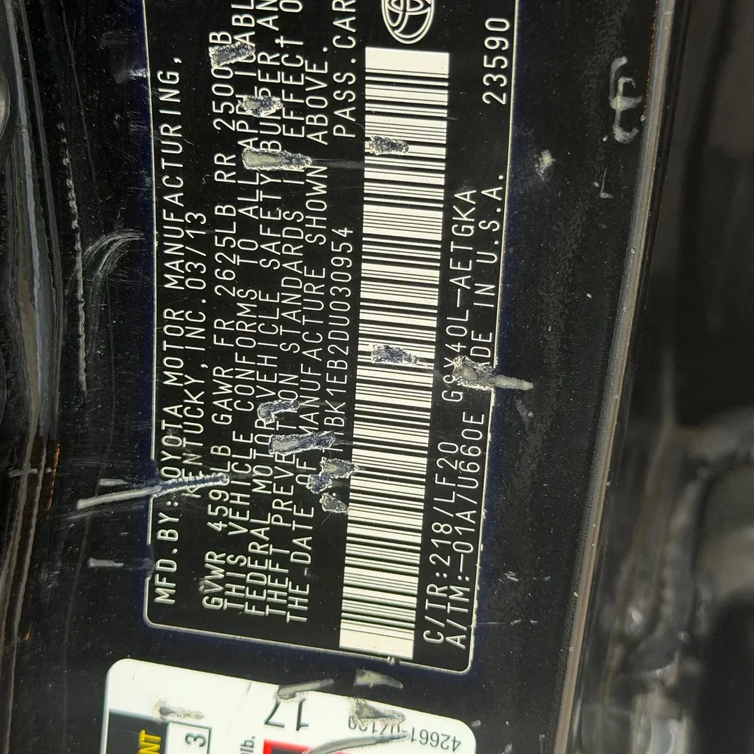 Luxury 2014 Avalon: Fully Loaded & Accident-Free