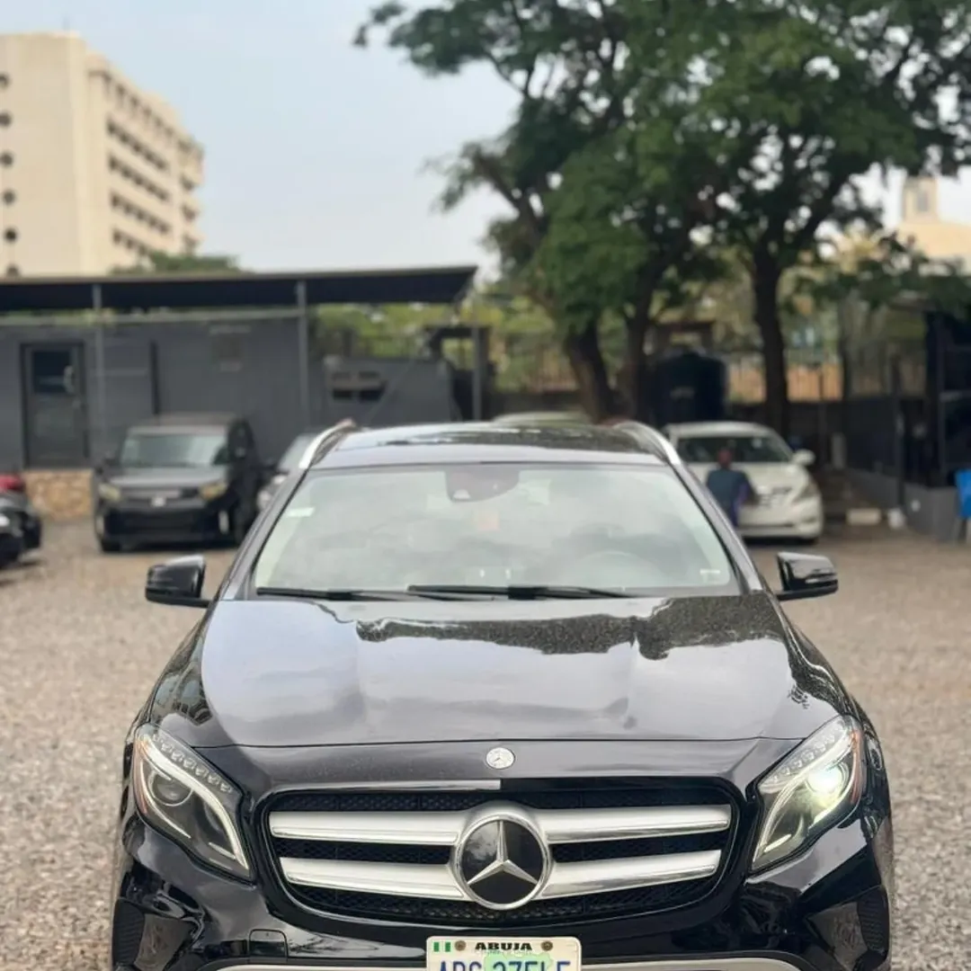 Luxury SUV: 2016 GLA250, Lavish & Ready
