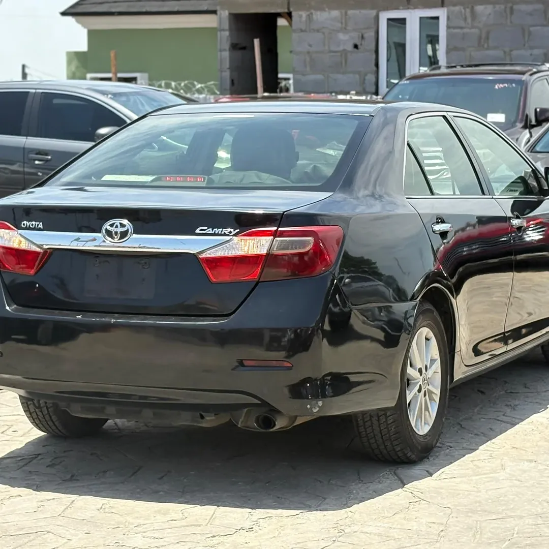 2012 Toyota Camry XLE: Keyless Luxury Awaits