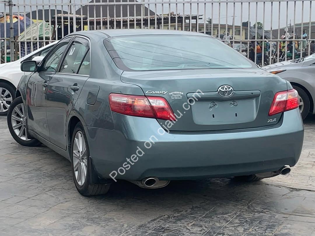 Unbeatable 2007 Camry XLE: V6 Power & Premium Features