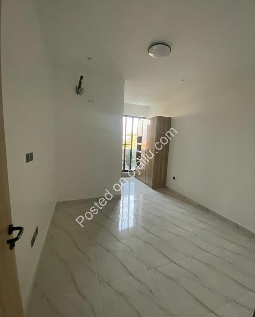 Lekki’s New Road Gem: 2-Bed Ensuite with Pool