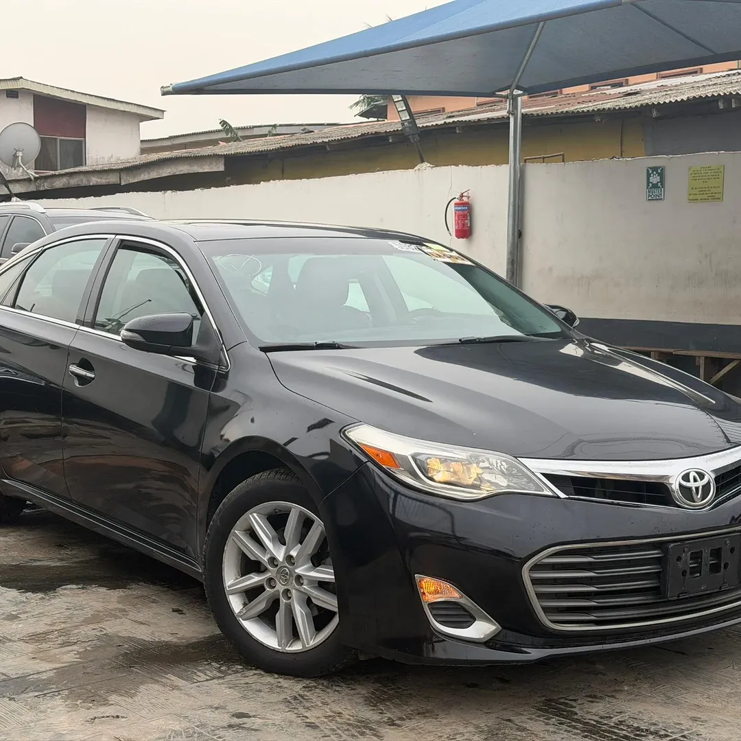 Luxury 2014 Avalon: Fully Loaded & Accident-Free