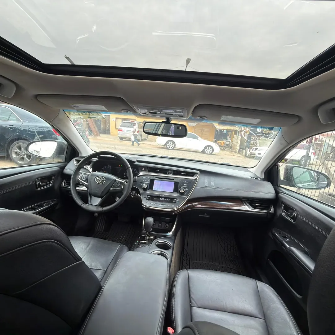 Luxury 2014 Avalon: Fully Loaded & Accident-Free