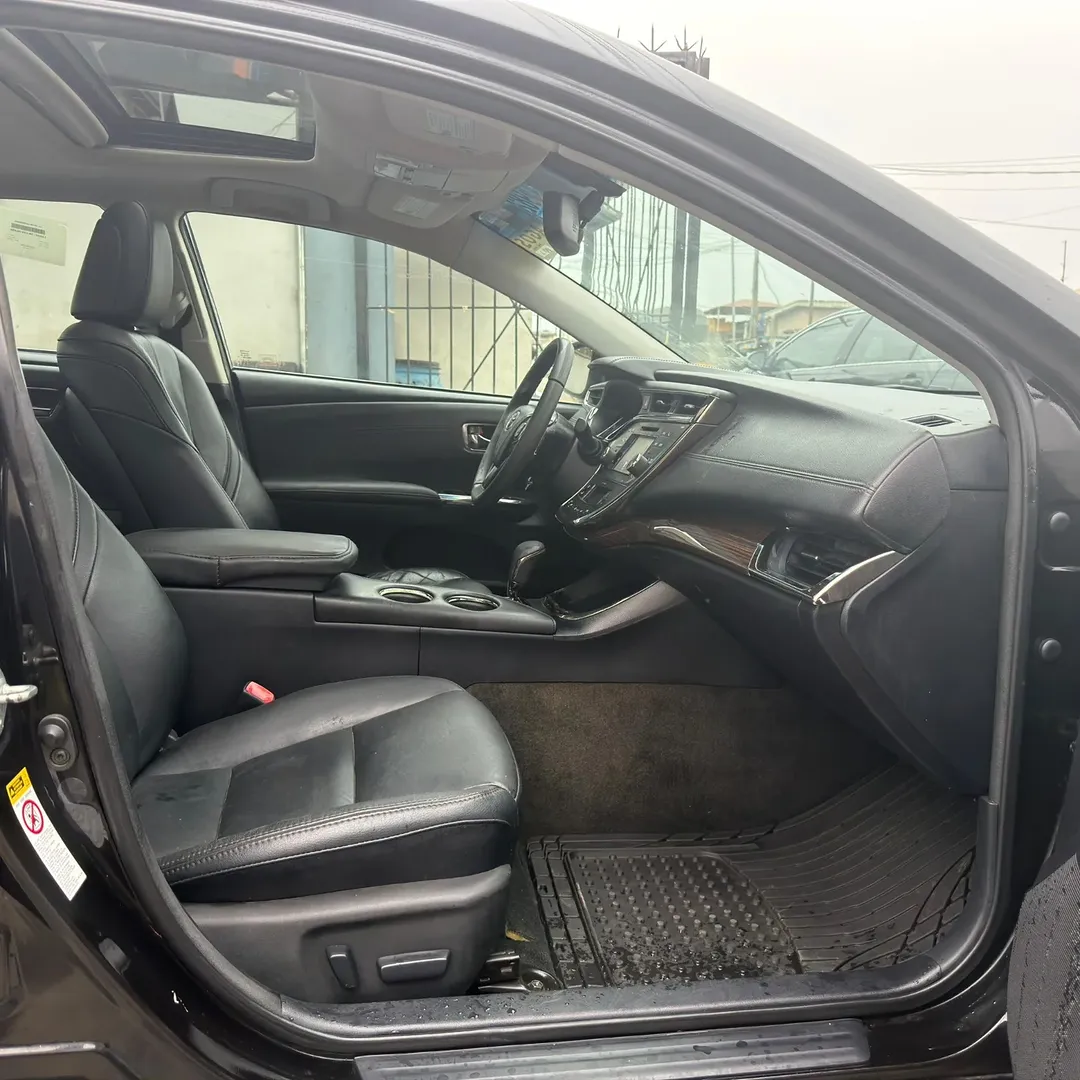 Luxury 2014 Avalon: Fully Loaded & Accident-Free