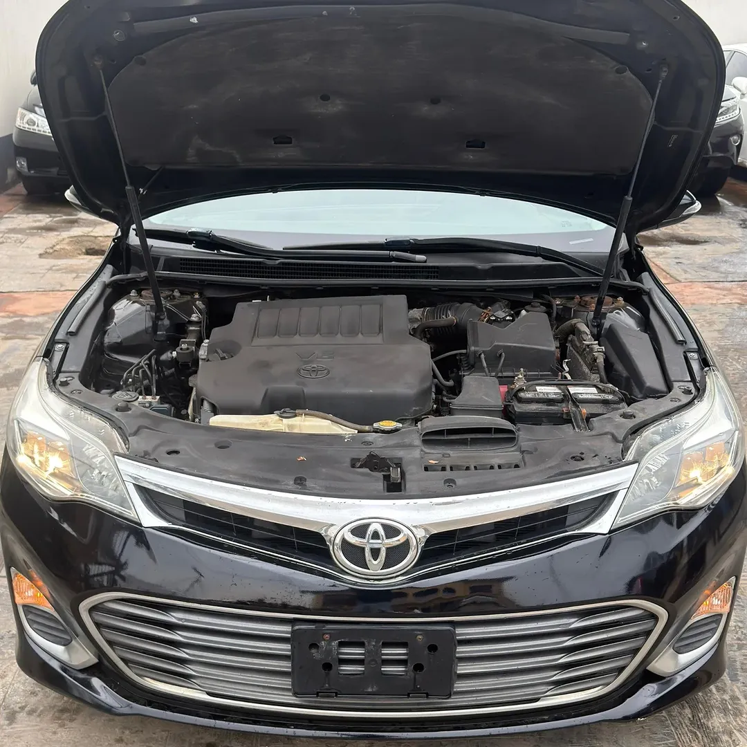 Luxury 2014 Avalon: Fully Loaded & Accident-Free