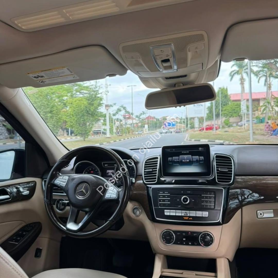 Abuja’s Ultimate Luxury SUV: Drive in Pristine Prestige