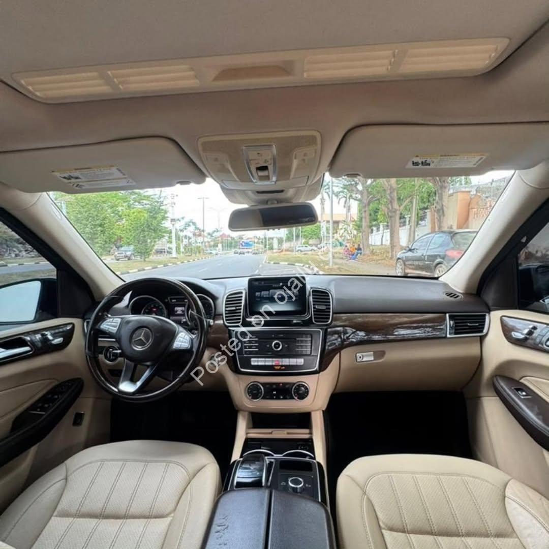 Abuja’s Ultimate Luxury SUV: Drive in Pristine Prestige