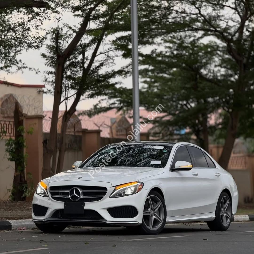 329HP Biturbo V6: 2015 Mercedes C400 AWD