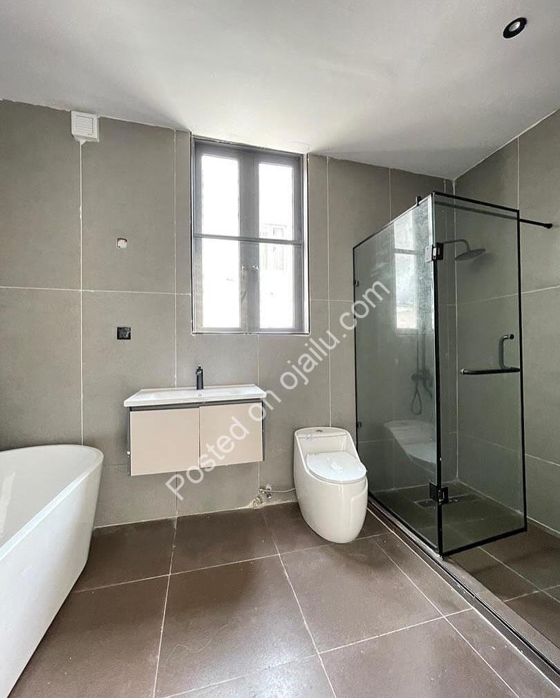 Lekki Phase 1: Your 5-Bedroom Serene Family Sanctuary