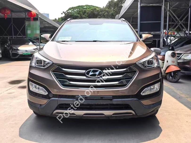 Luxury Hyundai Santa Fe: Panoramic Roof, Leather & Shipment Ready!