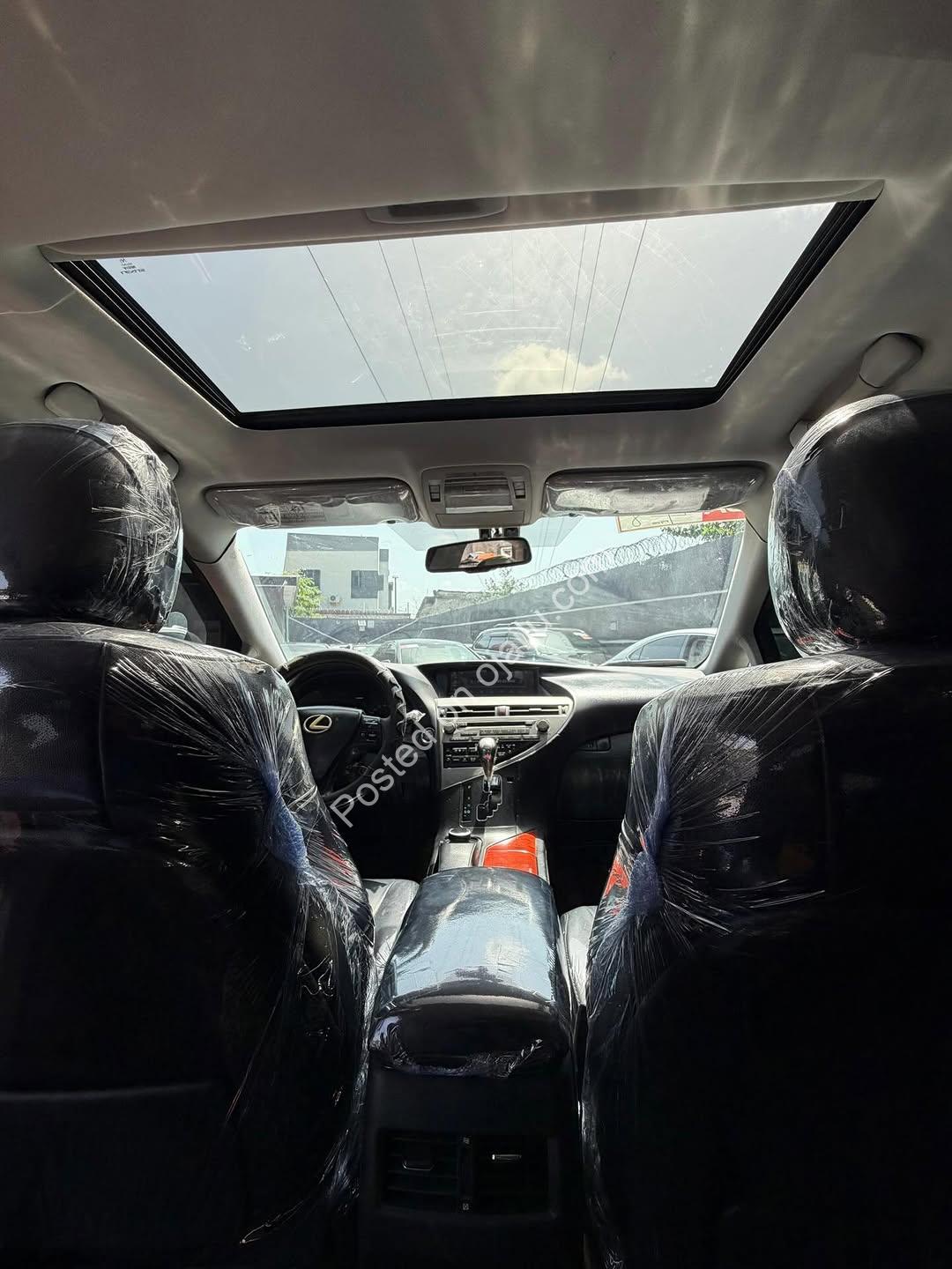 2018 Toyota Highlander: Luxury Tech & 6 Plugs Power