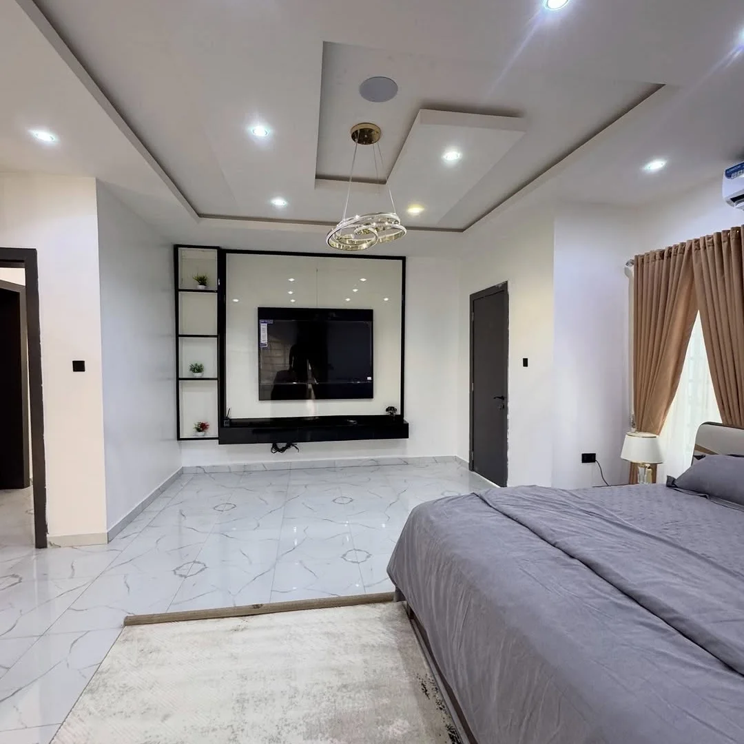 Luxury 5-Bed Duplex with Pool & Jacuzzi