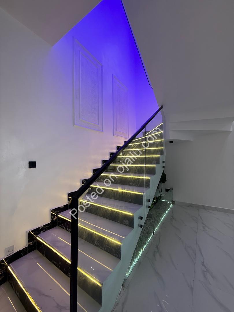 Lekki’s Elite 5-Bedroom Oasis with Pool