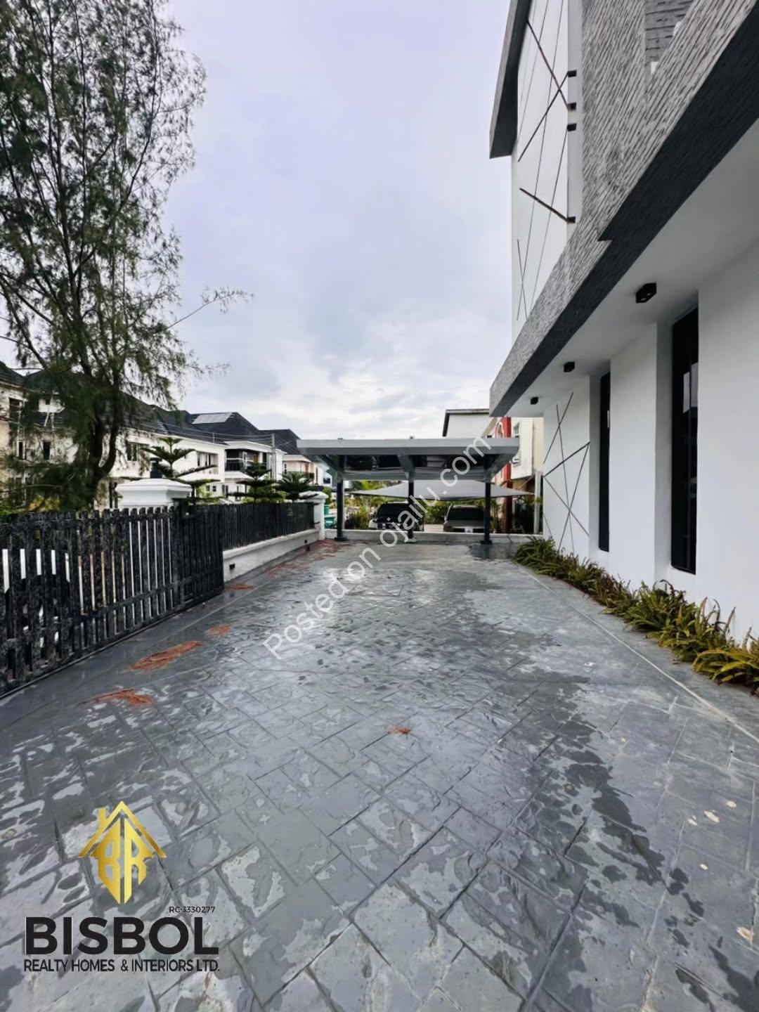 5-Bed Lekki Palace: Pool, Studio & Move-In Ready!