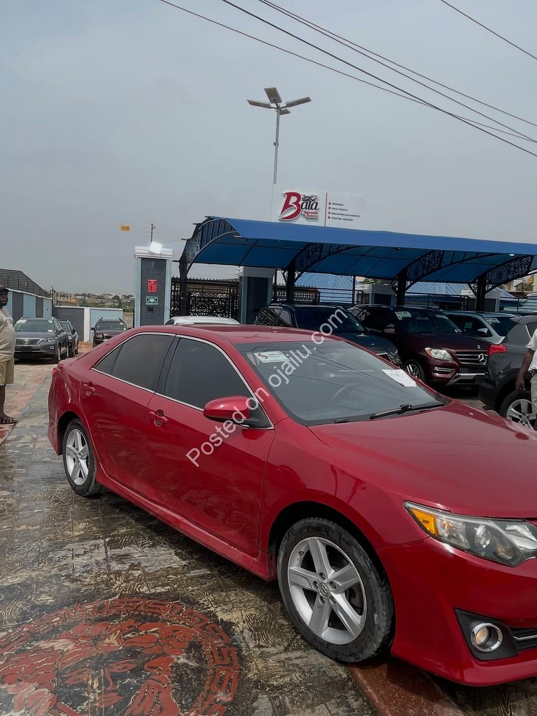 2013 Toyota Camry: Accident-Free & Ready for Lagos