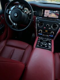 Unleash Power: 2022 Rolls-Royce Black Badge