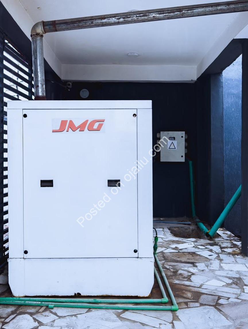 Lekki Phase One Luxury: Pool, Gym & Elevator