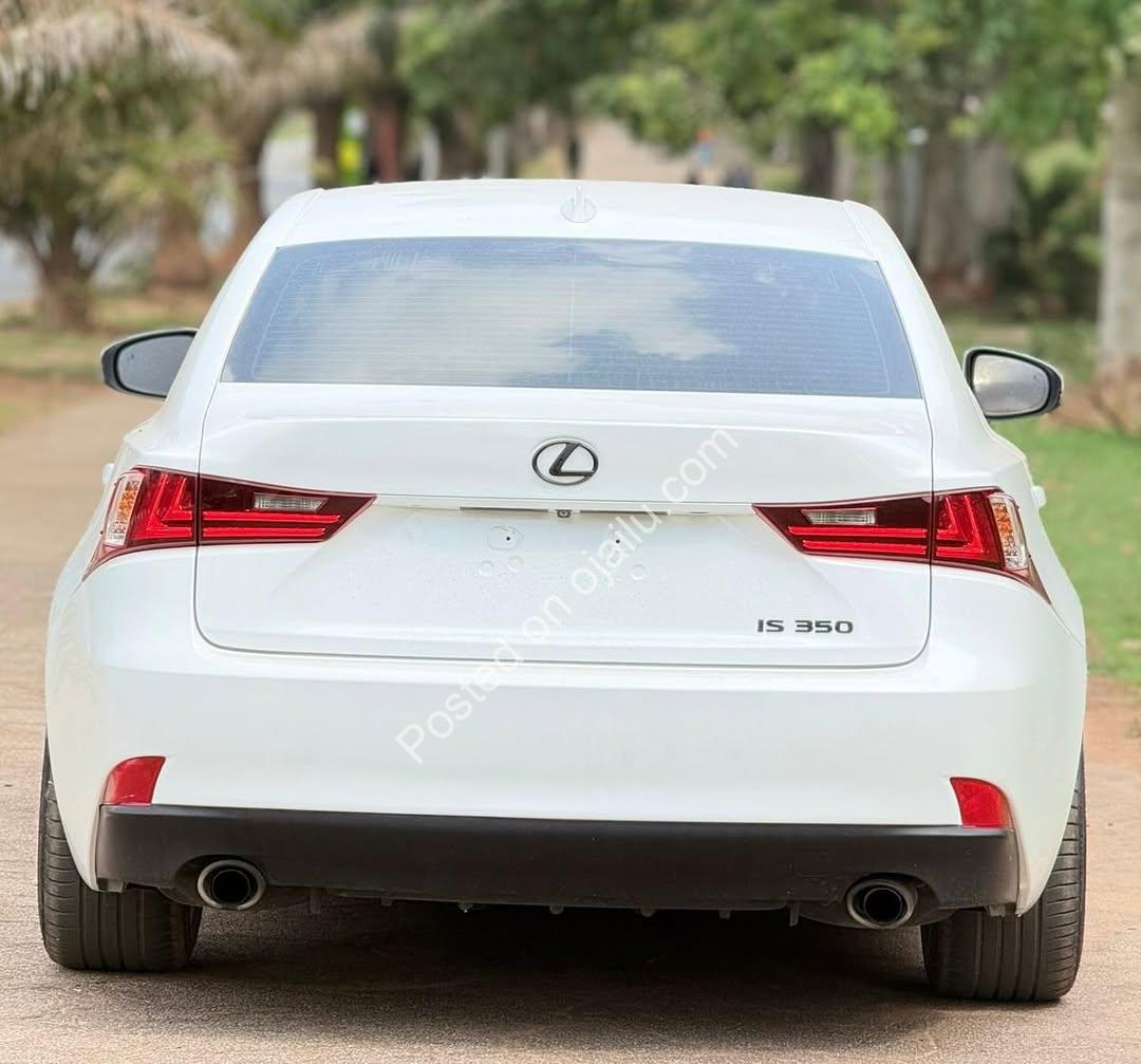 2017 Lexus LX570: Pristine & Unregistered, Only 63M