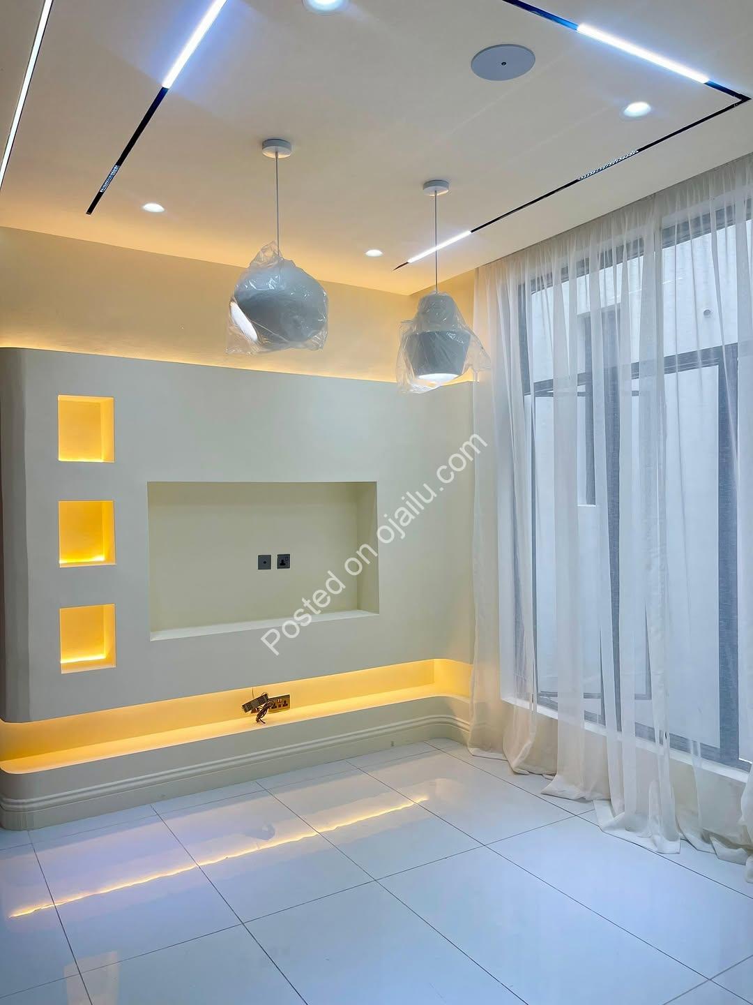 Orchid’s Finest: 5-Bedroom Estate with Pool & BQ