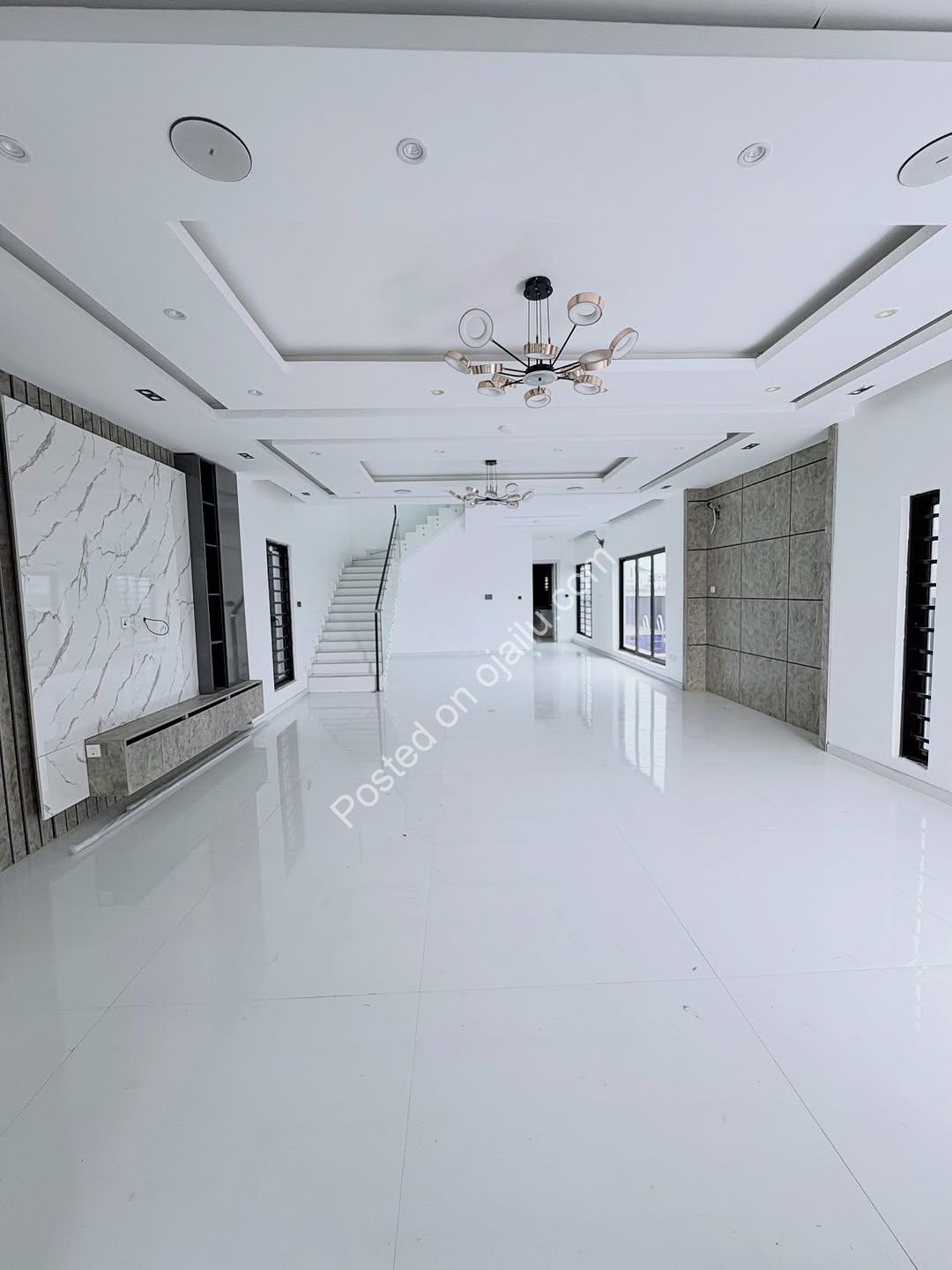 Cinema & Pool: Your 6-Bed Ajah Dream Home