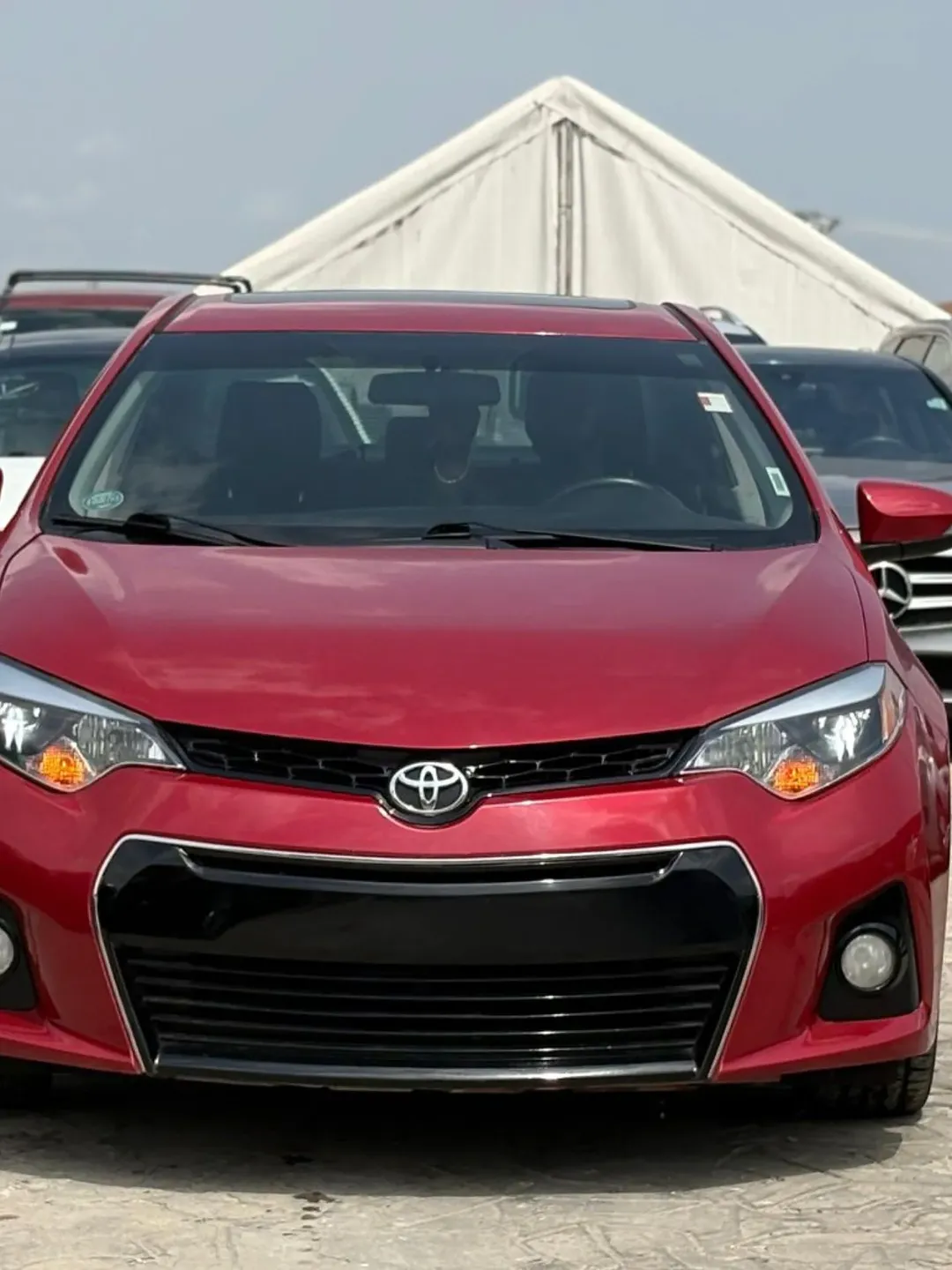 2015 Toyota Corolla SE: Loaded & Accident-Free – Drive Now!