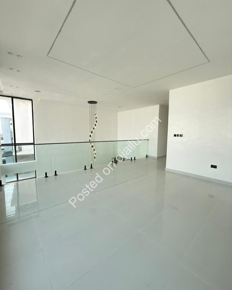 5-Bedroom Lekki Oasis: Pool, Cinema & Rooftop Paradise