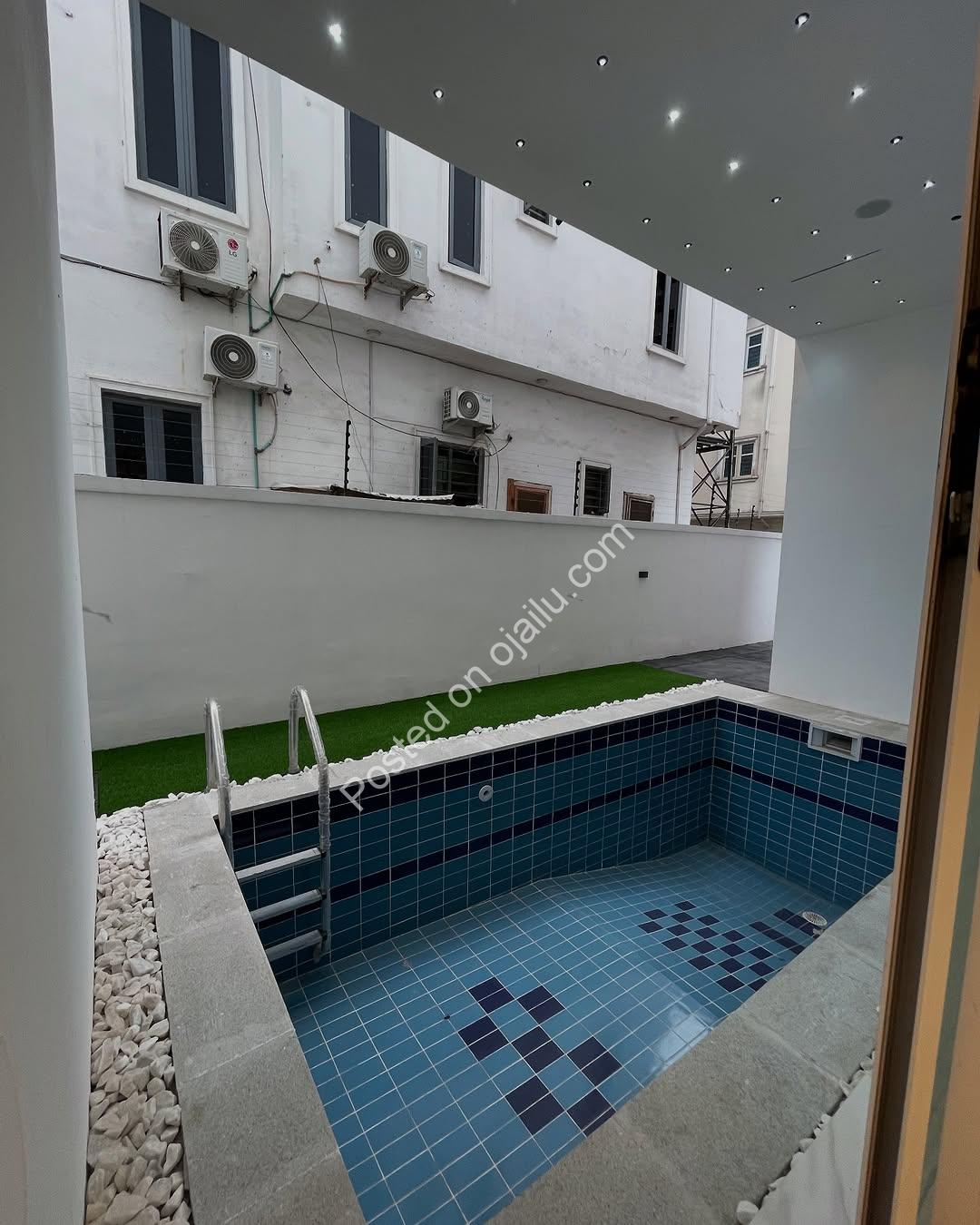 Elegant 5-Bed Oasis with Pool & Wine Bar in Lekki