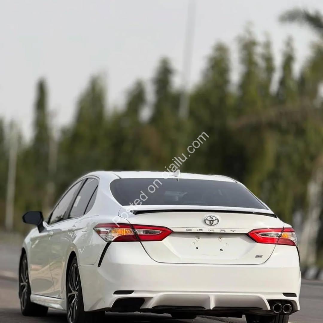 2020 Camry SE: Premium Import, Duty Paid