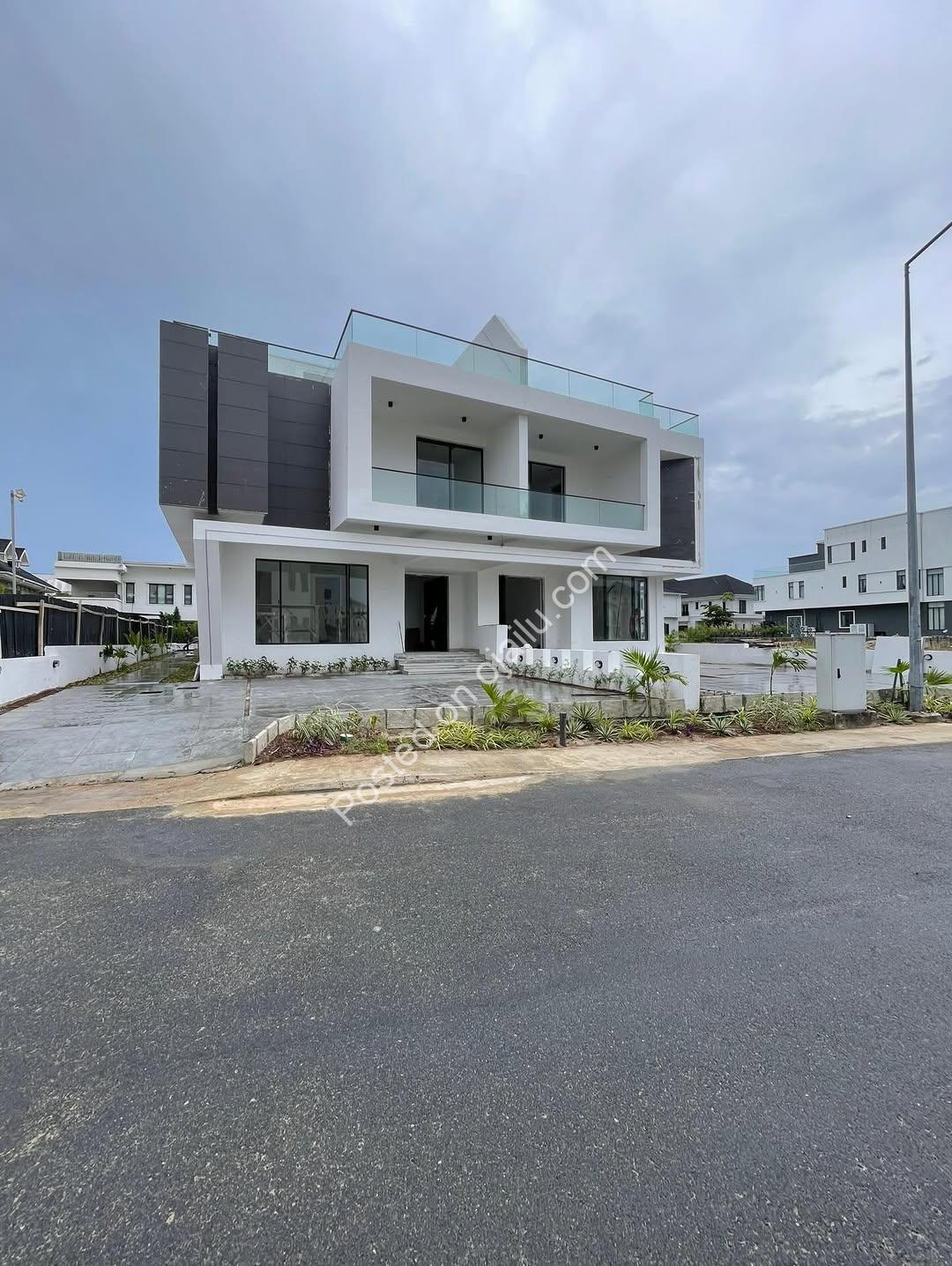 5-Bed Semi-Detached Duplex with Cinema, Gym & Pool in Ikate Lekki