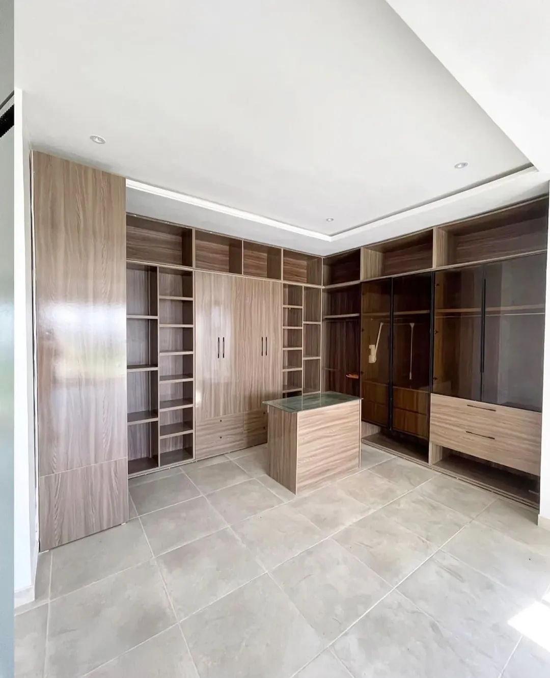 Lekki’s Ultimate 5-Bedroom Haven with Cinema & Pool